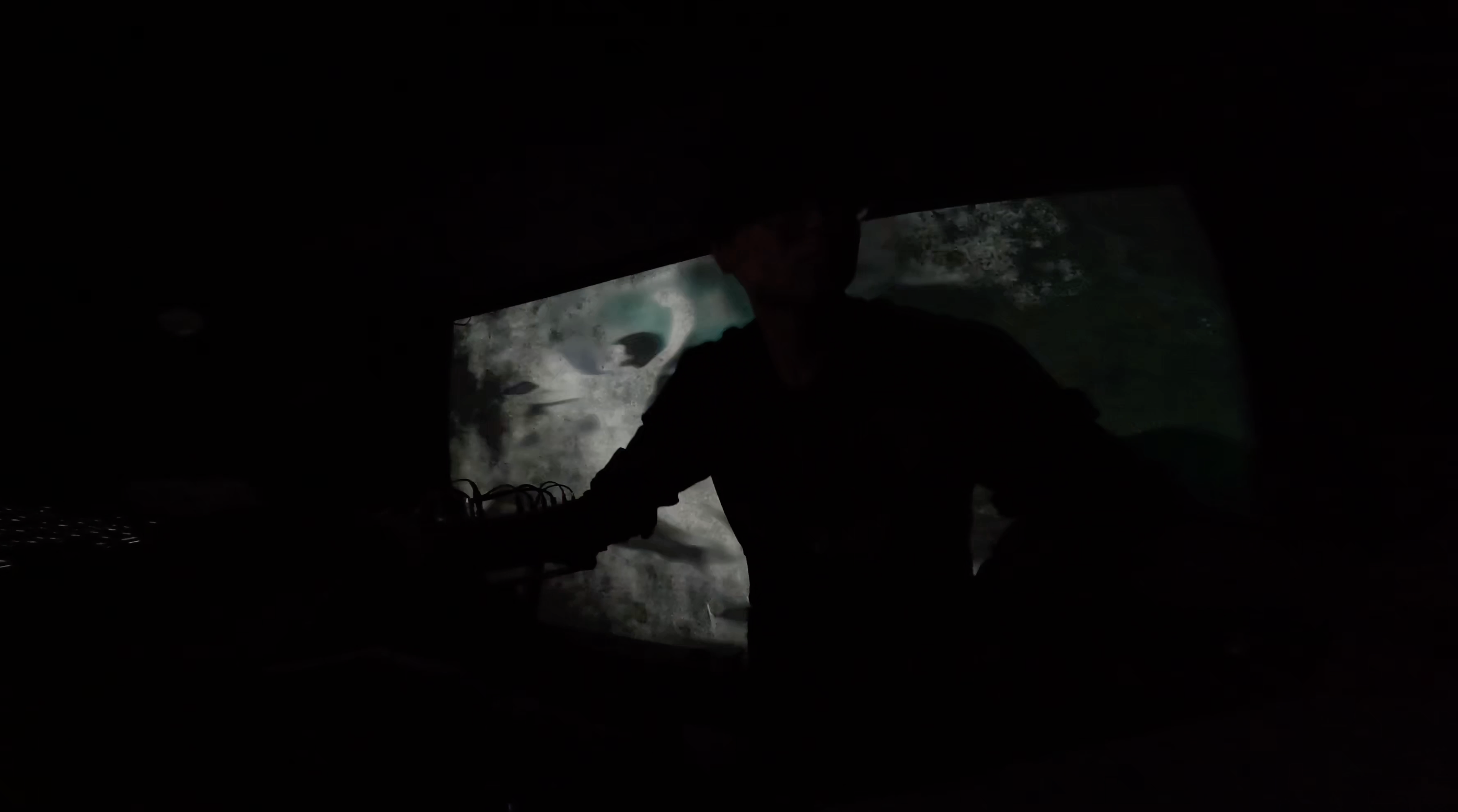 Vail at Kagurane Tokyo — Keigo Yoshida (吉田慧悟) silhouetted against the projection