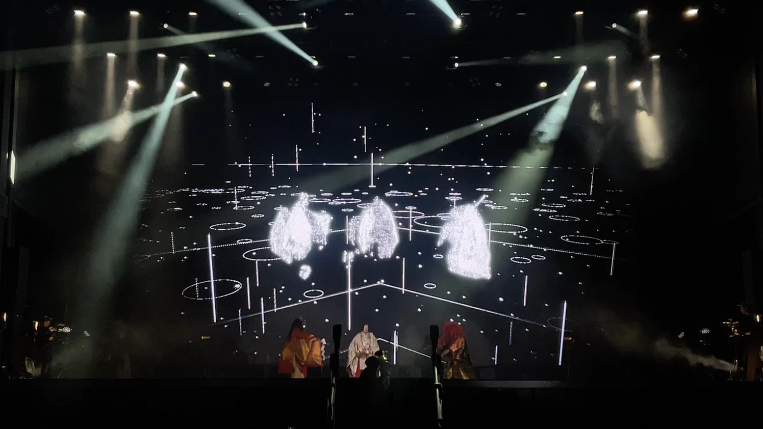 Performers beneath projected point-cloud figures at FUTURE 能–NOH STAGE at Expo 2025 — Keigo Yoshida (吉田慧悟)